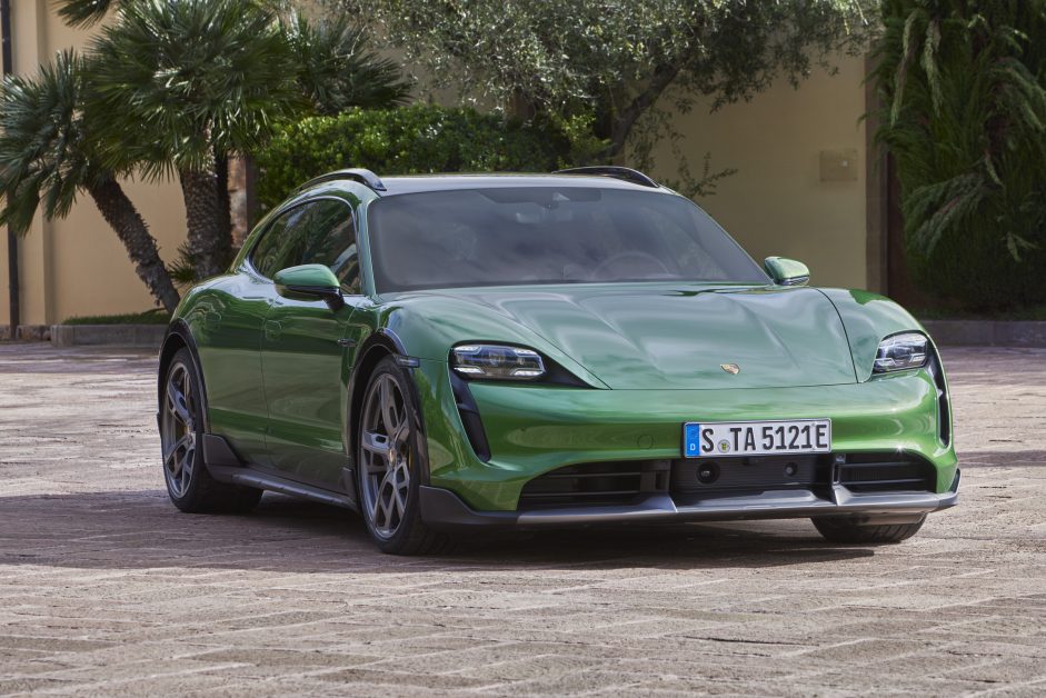 การเปิดตัวครั้งแรกของโลก กับ ครอส ทัวริสโม (Cross Turismo): ยนตรกรรมสปอร์ตอเนกประสงค์พลังงานไฟฟ้า