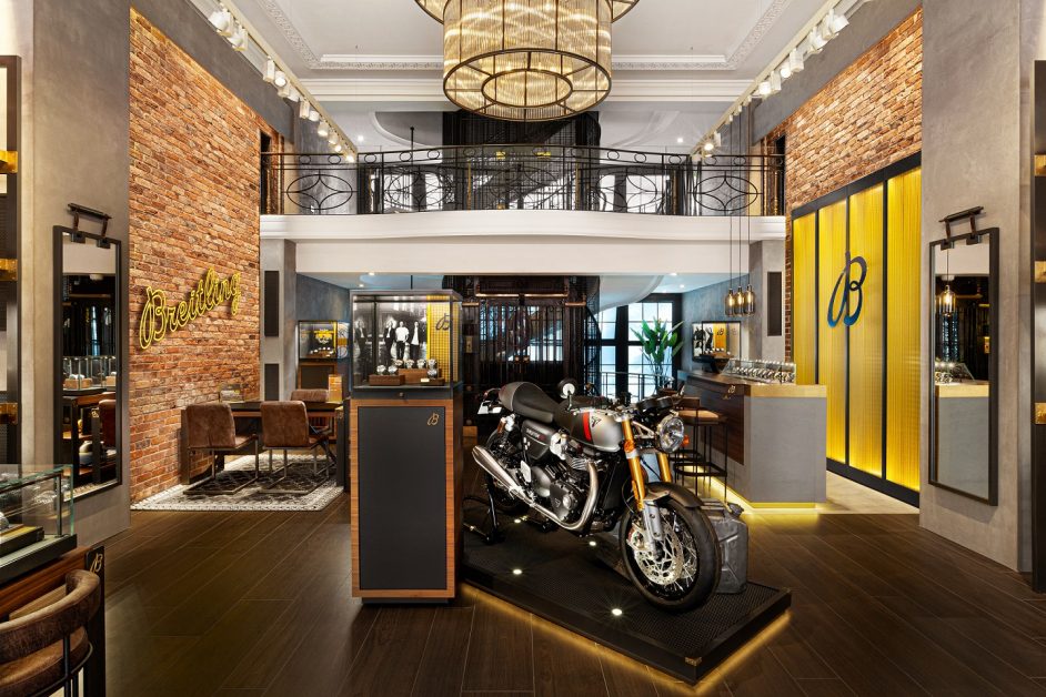 BREITLING AND TRIUMPH READY TO EXPLORE NEW HORIZONS ไบร์ทลิ่ง (BREITLING) และ ไทรอัมพ์ (TRIUMPH) พร้อมแล้วสำหรับการร่วมมือครั้งใหม่