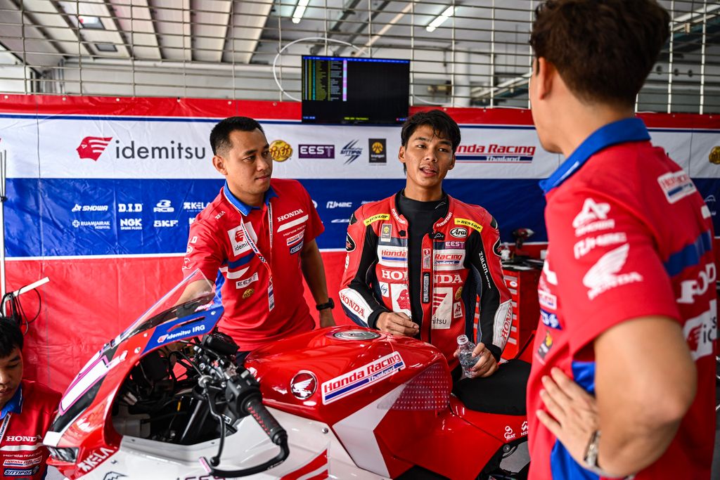 “ฮอนด้า เรซซิ่ง ไทยแลนด์” ส่ง “มิกซ์-ไฮเปค” บิด Honda CBR600RR ลุย MSBK สนาม 2 เดินหน้าอัพสกิล พร้อมพัฒนาทีมช่างไทยสู่สากล!